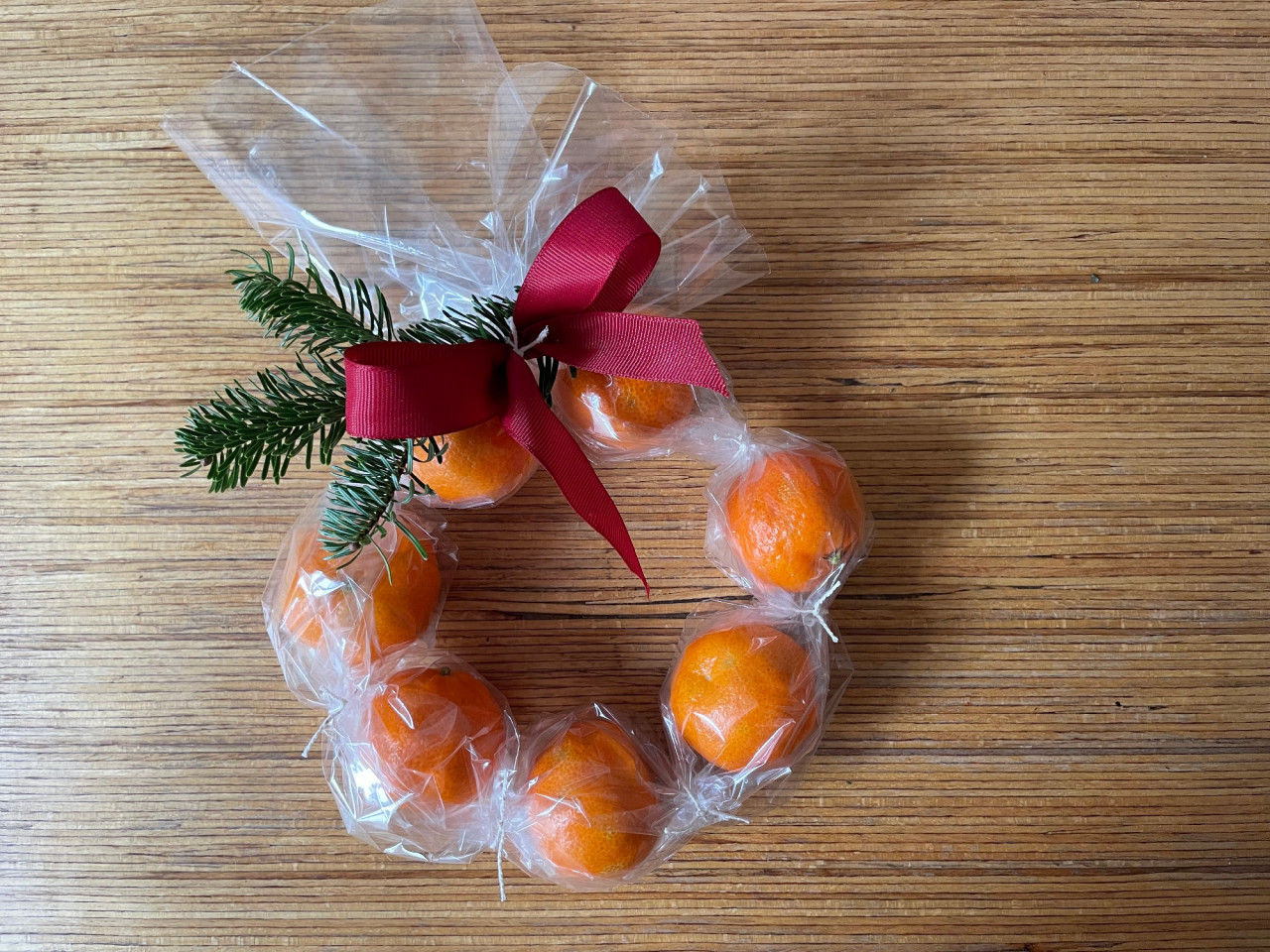 Narancsos_dekor_mandarinkoszorú_ajándékba
