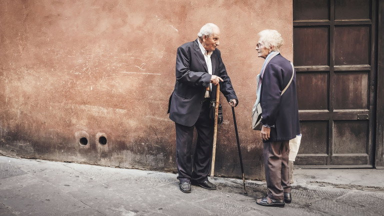 Tejen és kenyéren túl elkélne a valódi érdeklődés is – Az idős emberek szükségleteiről