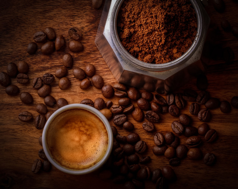 A koffein ereje: természetes szépségszérum a konyhából