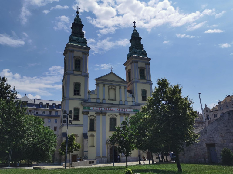 Új panorámakilátó nyílt Budapesten, ráadásul egy templom tetején!