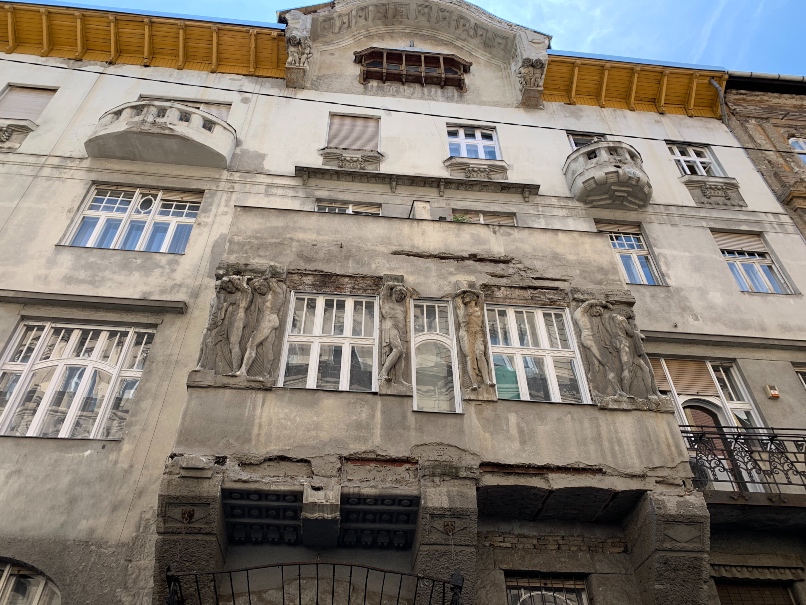 Budapest rejtett kincse: az Aradi utca száztíz éves csodáját kár lenne kihagyni