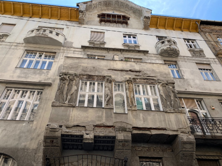 Budapest rejtett kincse: az Aradi utca száztíz éves csodáját kár lenne kihagyni