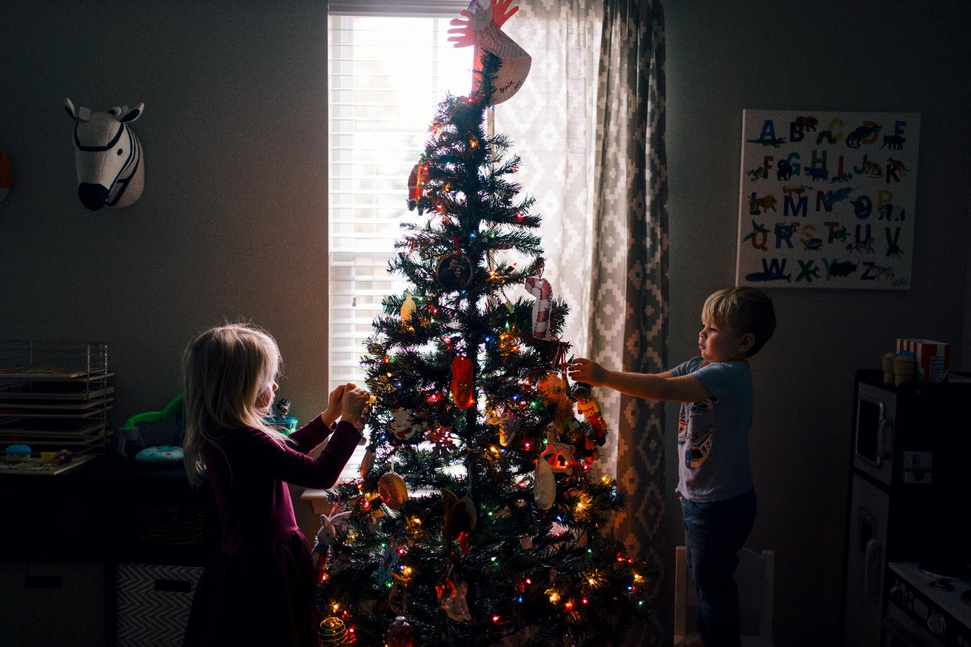 Egy falunyi adventi kalendárium: így hozhat össze egy települést az advent