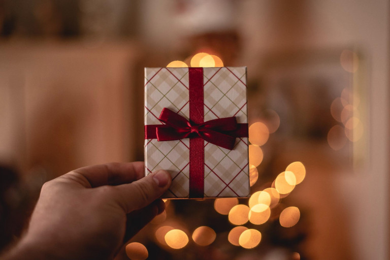 Borítéknyi ajándékok – ezekkel lepheted meg távol élő szeretteidet karácsonykor!