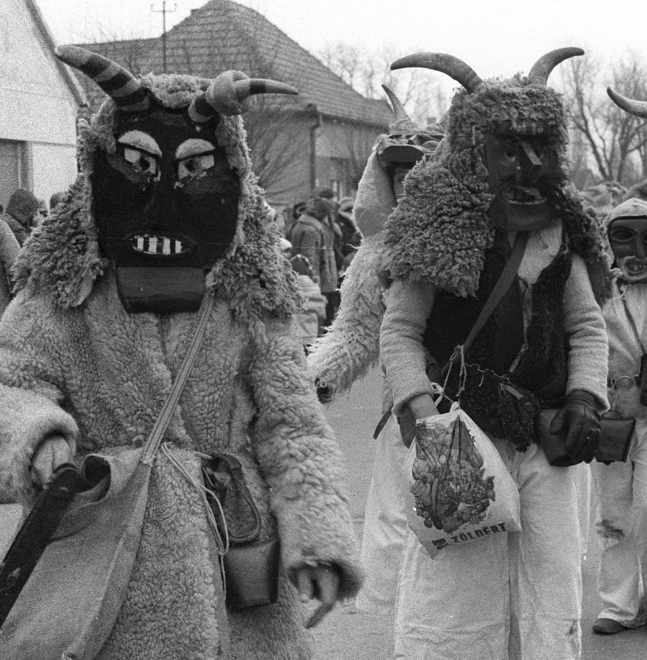 Feje tetejére állítani a világot, hogy utána rendet tehessünk: erről szól a farsang