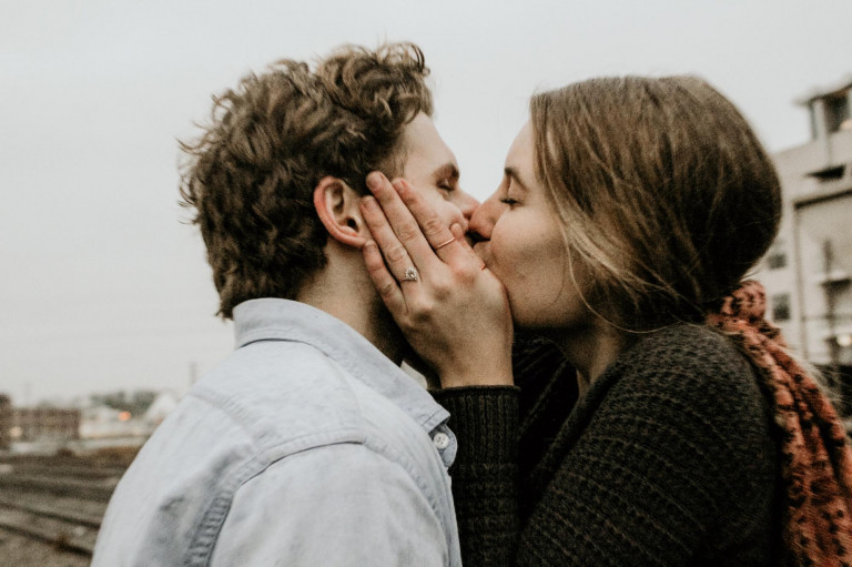 8 érv, hogy csókolózz ma is, mert tényleg ez az egyik legegészségesebb „hobbi”