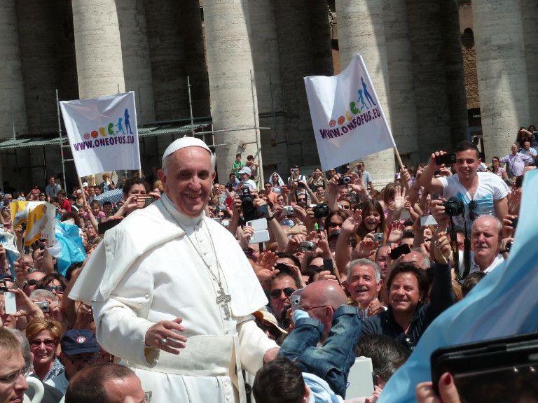 „A válságból és létbizonytalanságból a nők mutathatnak kiutat” – hozhat valódi megújulást Ferenc pápa?