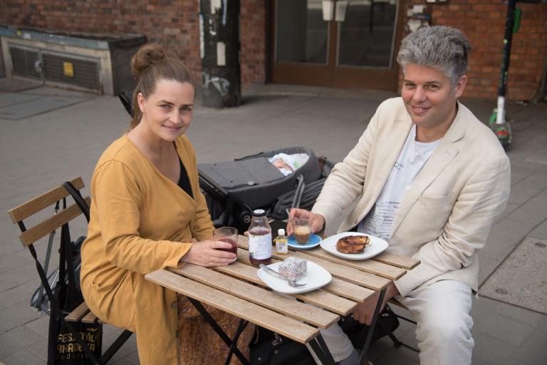 Mindig az a kérdés, hogyan csinálunk négy gyerekkel karriert... – Interjú Kokas Katalinnal és Kelemen Barnabással