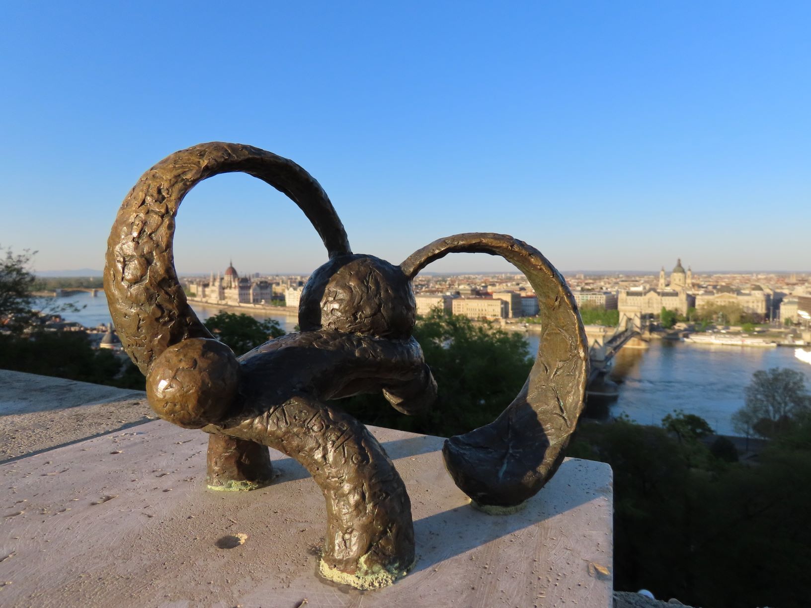 Kincsvadászat Budapesten: találkoztál már valamelyik miniszoborral?