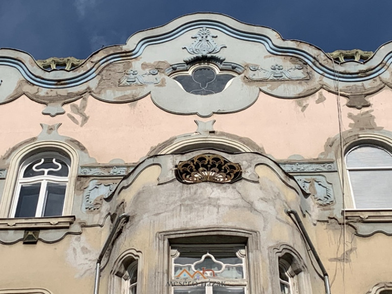 Pillangókról híres, hímzett bérház: egy szecessziós csoda Zuglóban