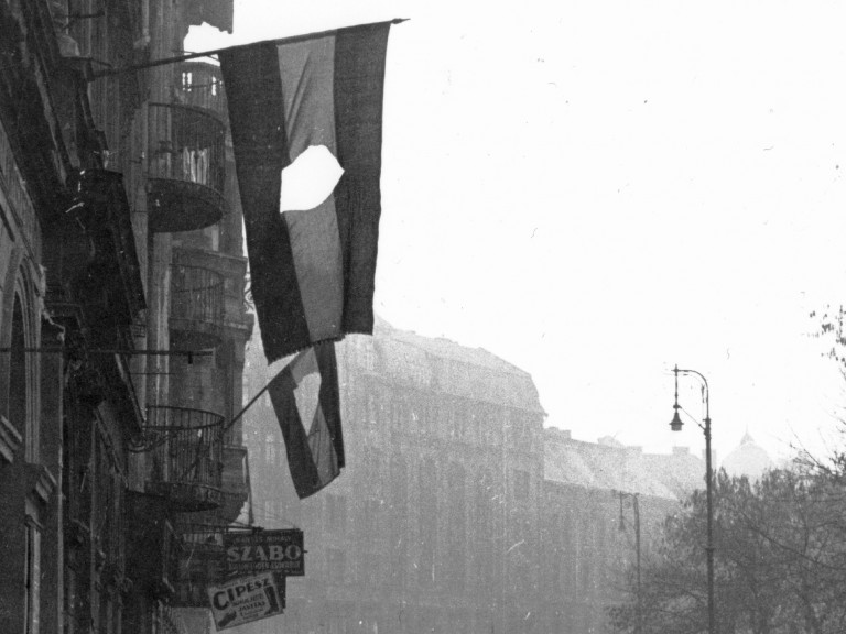 Eltévednél a történelemben, vagy felismered ’56 ikonikus helyszíneit? Kvízezz!