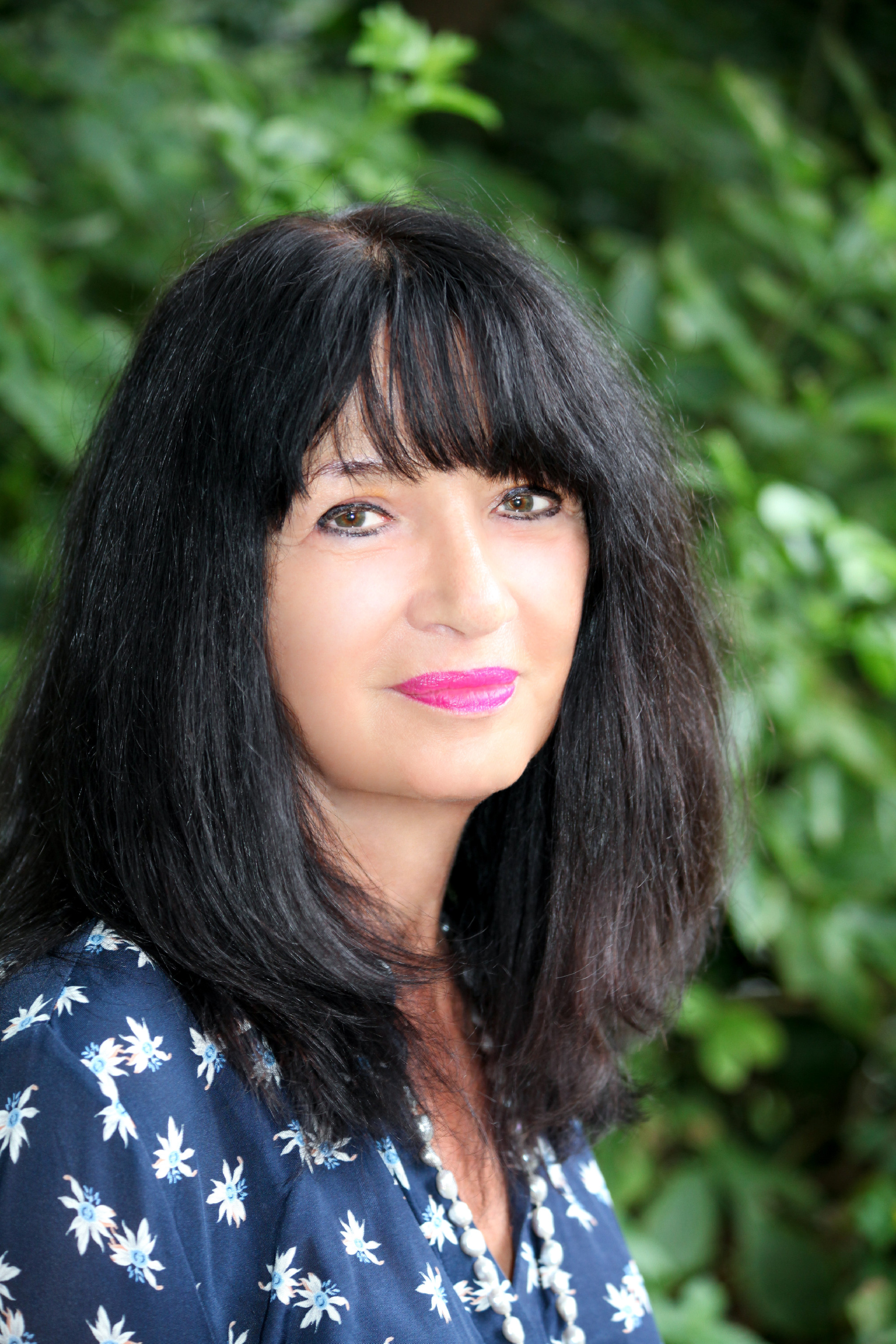 „A méhen belül elhalt ikertestvérünk elgyászolásában a család nem tud segíteni” – interjú Angster Mária pszichoterapeutával
