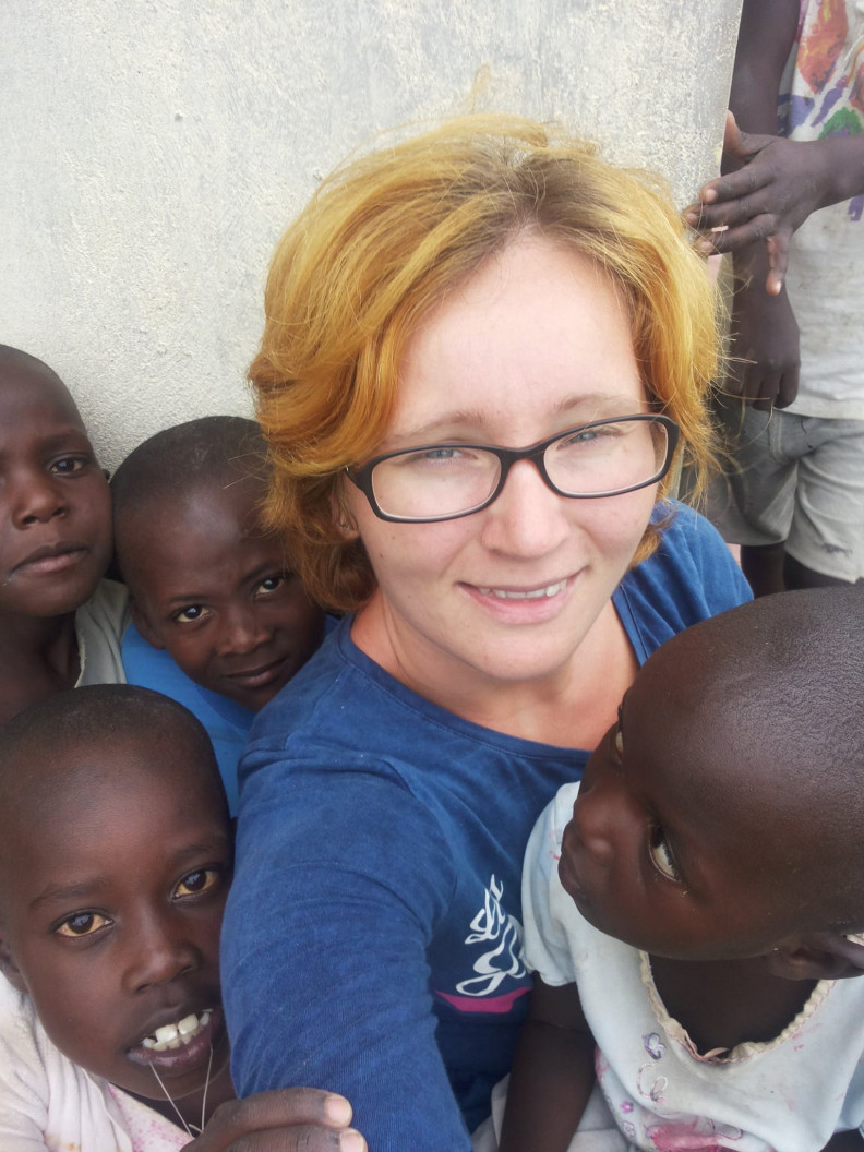 Hogyan készítettem karácsonyfát 40 fokban, 11 gyerekkel? – Nőként, önkéntesként Afrikában