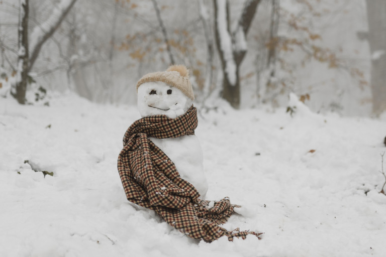 „Egyetlen kedves szó három téli hónapot is kifűt” – hóemberek tanításai