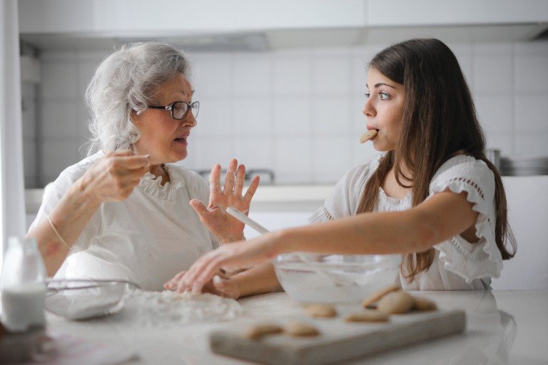 Hogyan törd meg a magányod 50 felett? Az intergenerációs kapcsolat rejtelmei