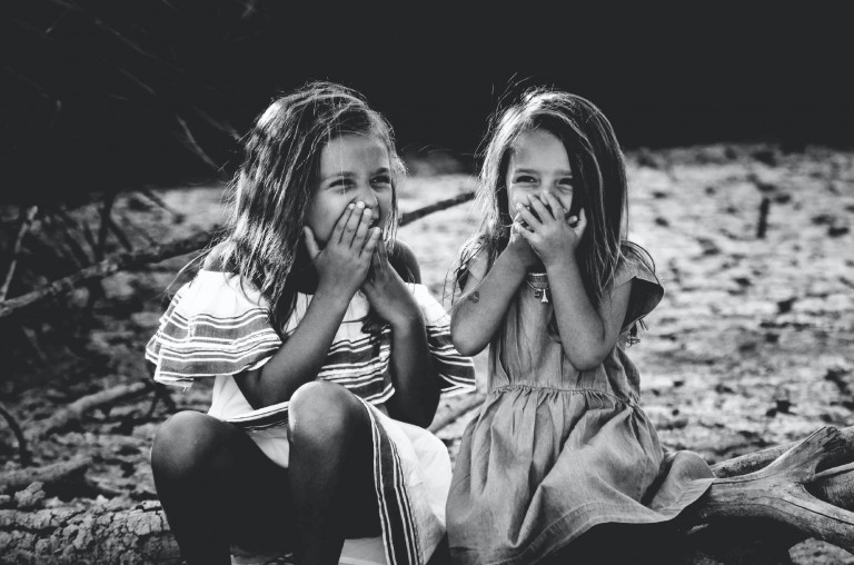 „Mindkét lányom szeretem, az egyiket mégis többet dicsértem” – szülőként a jutalmazásról