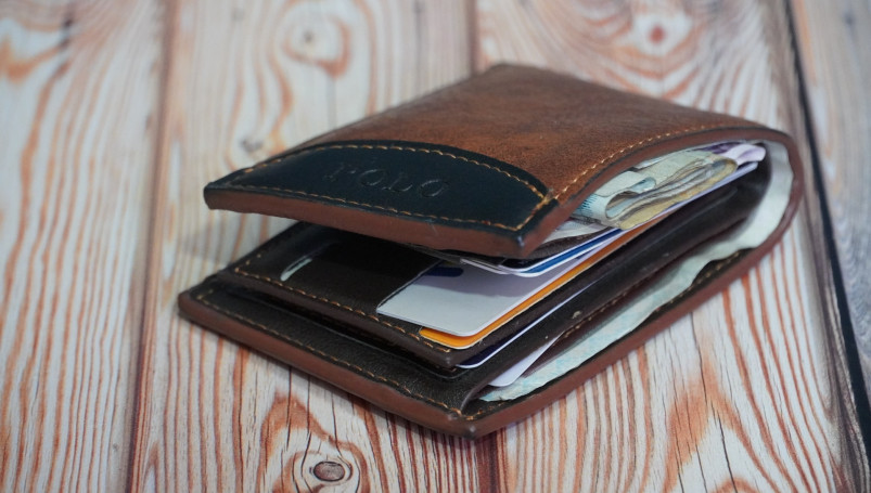 Vajon életünk hány fontos irata és értéke fér bele egy pénztárcába? Megéri kockáztatni?