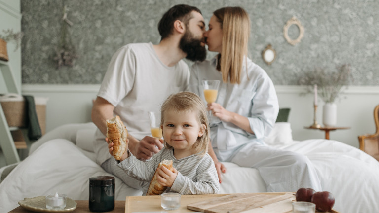 Gyerekzsivaj, kiömlött kakaó és lekváros takaró – ágyban reggelizni igenis jó!