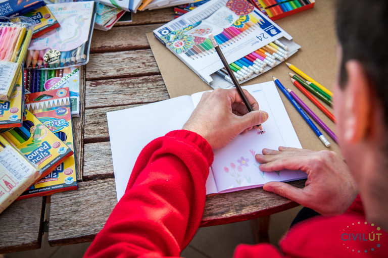 Rajzoljunk mosolyt a Varázsceruza programmal: egy szerveződés, aminek hála néhány ceruzával örömet adhatsz