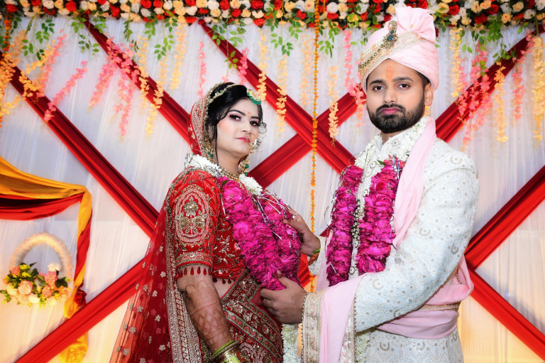 „Itt nem két ember, hanem két család házasodik” – beszámoló egy 5000 fős indiai esküvőről
