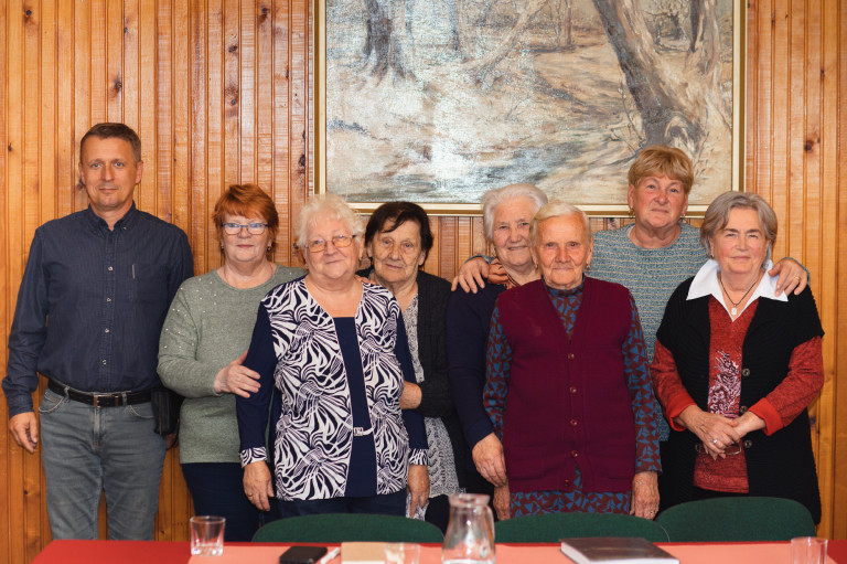 Az idősek aktívan is alakíthatják egy település életét: az Őszirózsák Nyugdíjas Klub Egyesületnél jártunk, Gombán