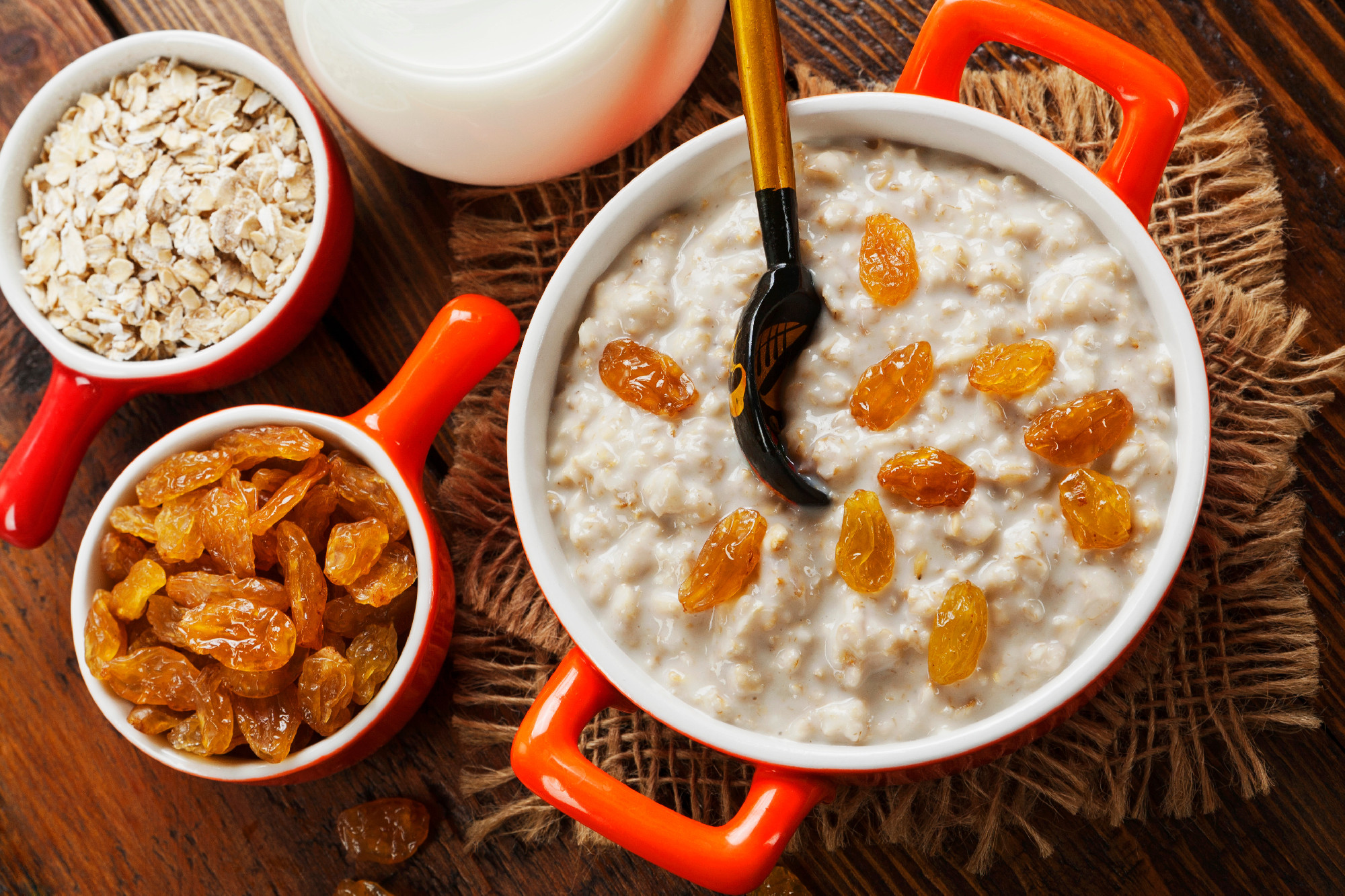 Oatmeal with raisin