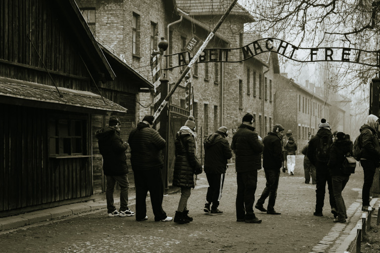Auschwitz-Birkenau gyerekfejjel és negyven évvel később