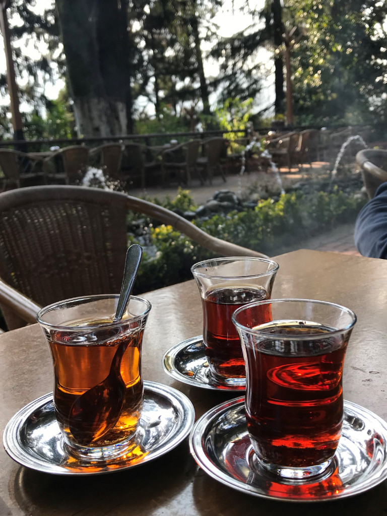A mama „forrása” hozzájárul ahhoz, hogy a feleség „zamatossá” váljon, avagy teakultúra Törökországban