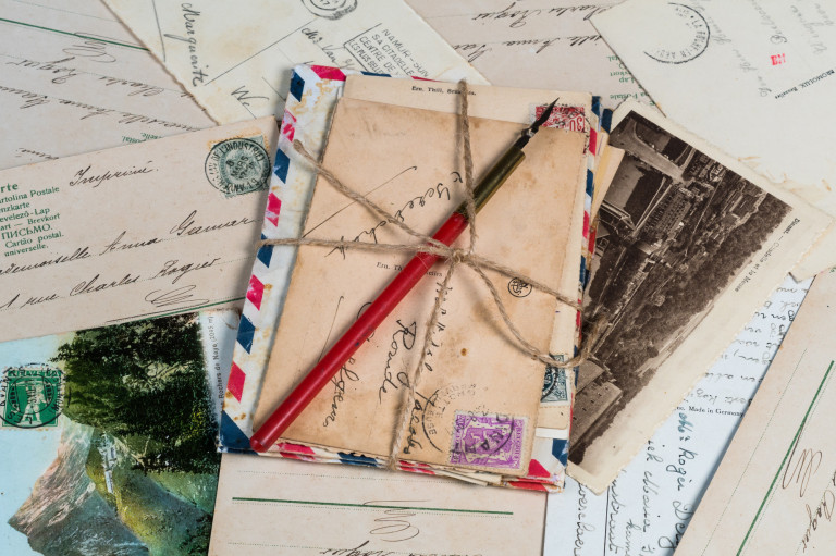 Nemcsak küldeni, megkapni is izgalmas (volt) a képeslapokat, kézzel írt leveleket