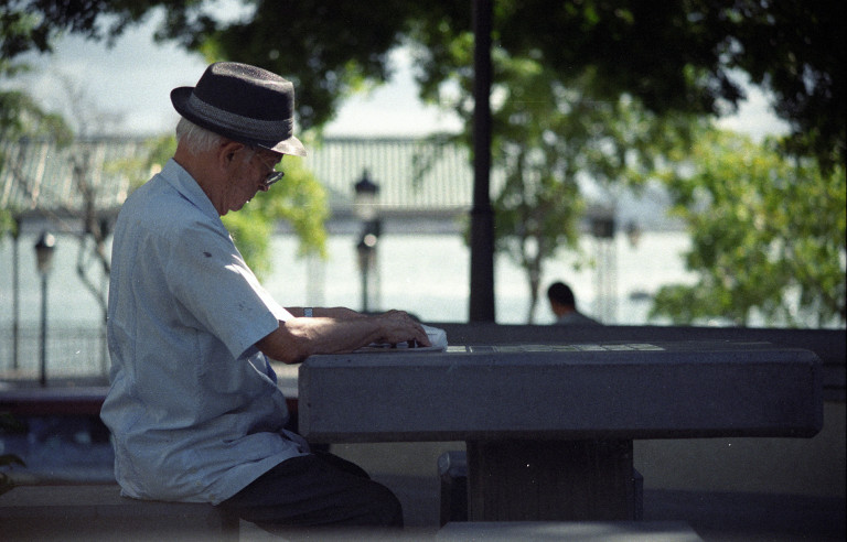Kivel töltünk időt életünk során – avagy mi vezet az időskori magányossághoz?