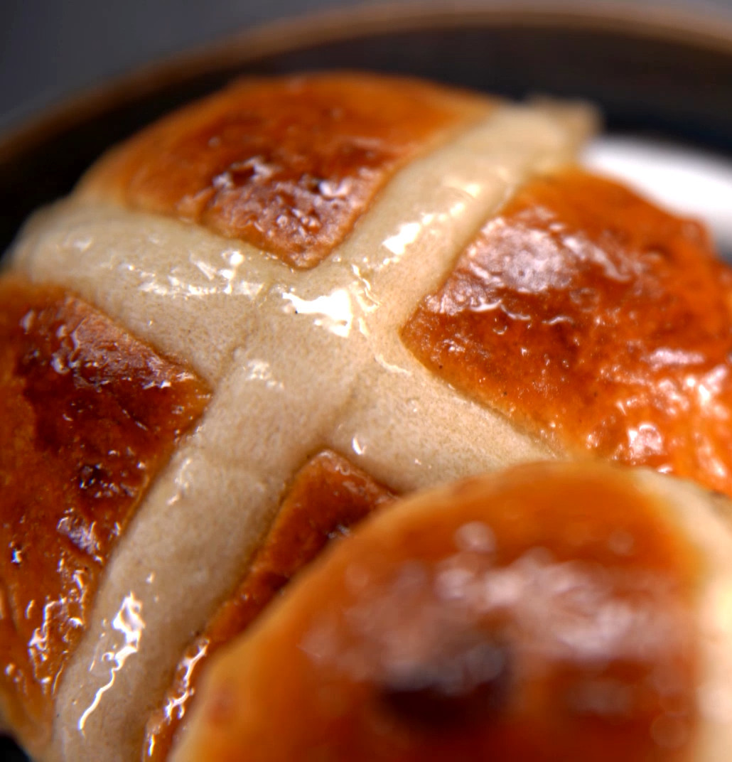 Hot cross bun, ahogy Fekete Gergő készíti
