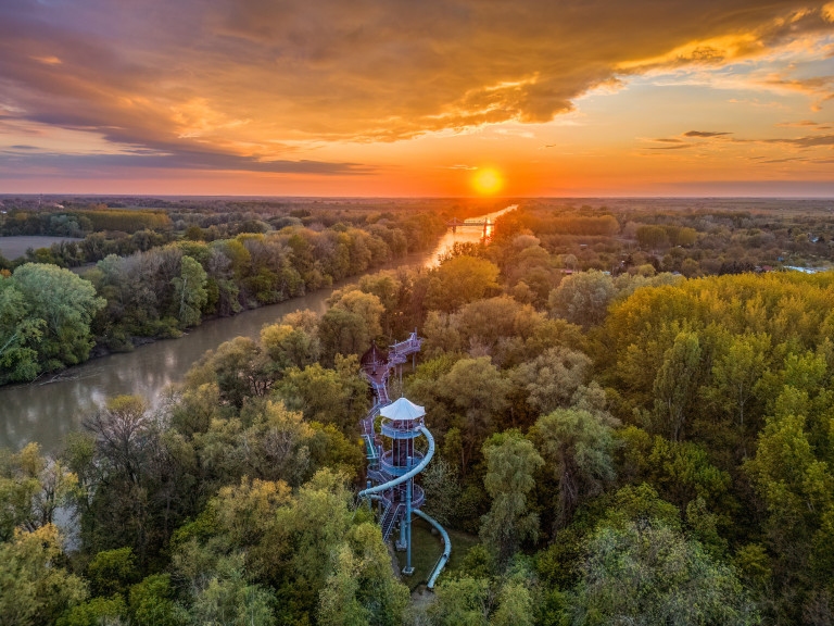 Ahol Szűz Mária is papucsban jár – Szeged és térsége