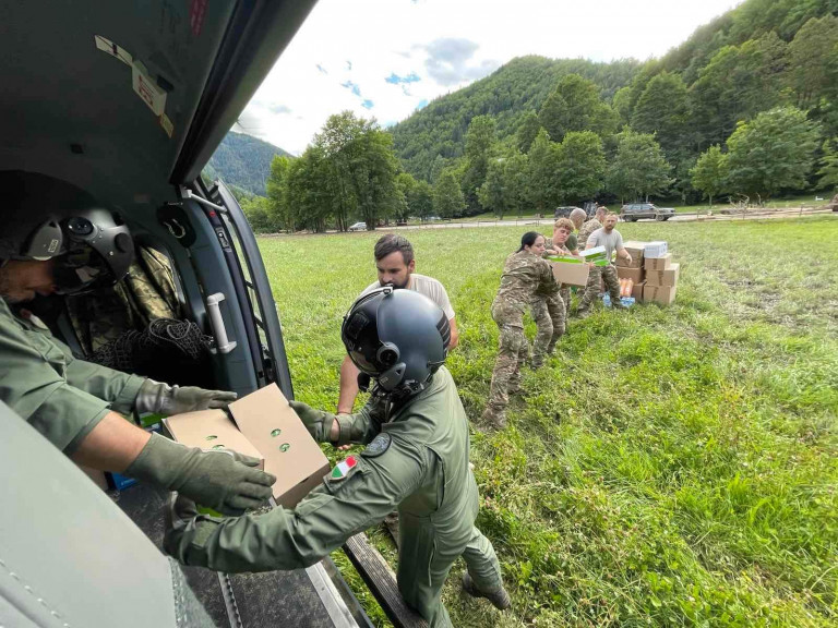 „Reggel nyolctól este kilencig folyamatosan mentettünk” – interjú Dr. Bali Tamás ezredessel, aki a szlovéniai helikopteres segítségnyújtást irányította