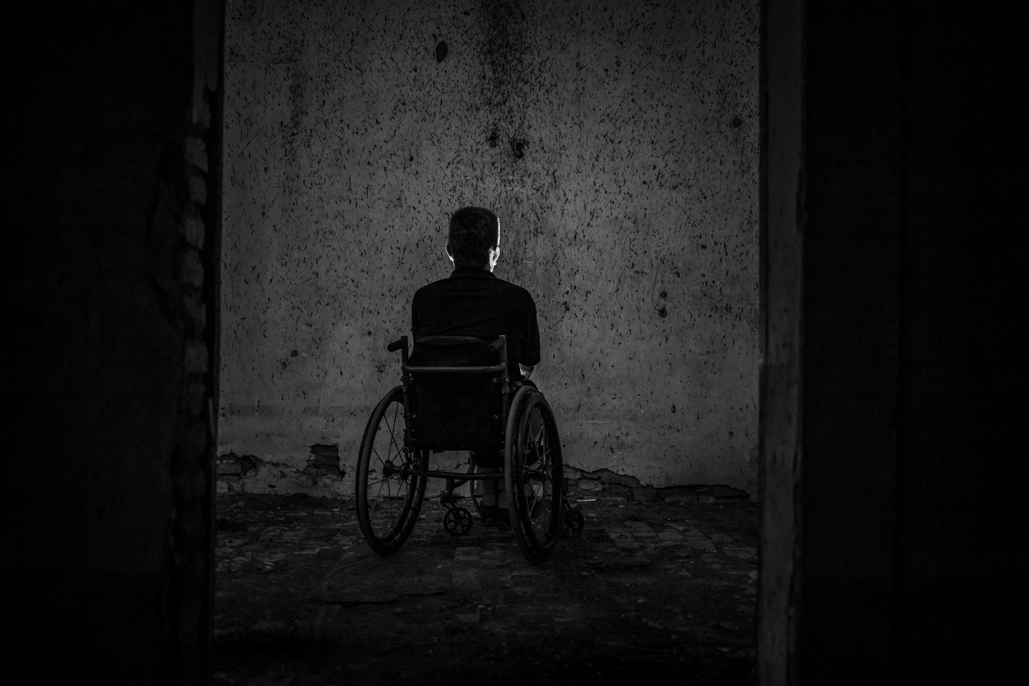 Stephen Hawking és Sandra Bullock férje is ebbe halt bele: az amiotrófiás laterálszklerózisról