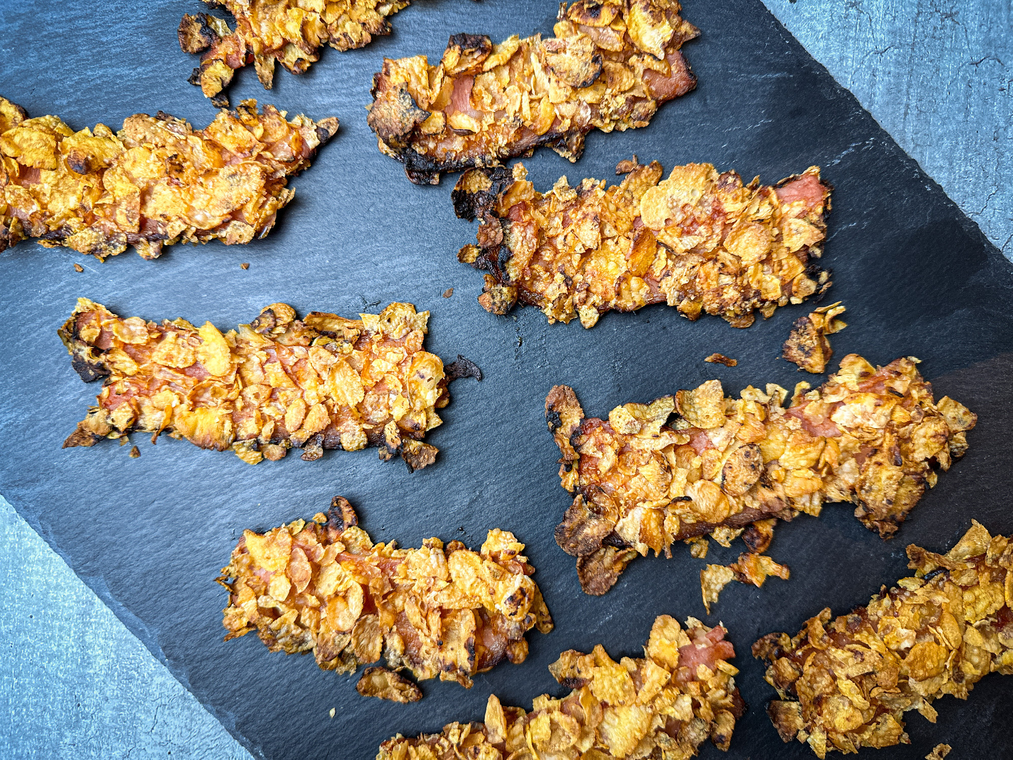 Kukoricapehelybe forgatott sült bacon