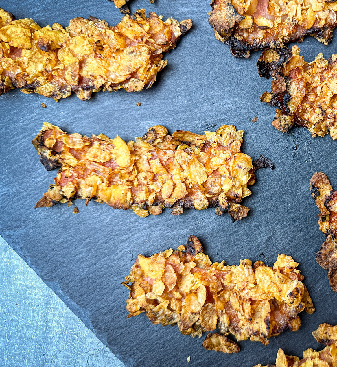 Kukoricapehelybe forgatott sült bacon