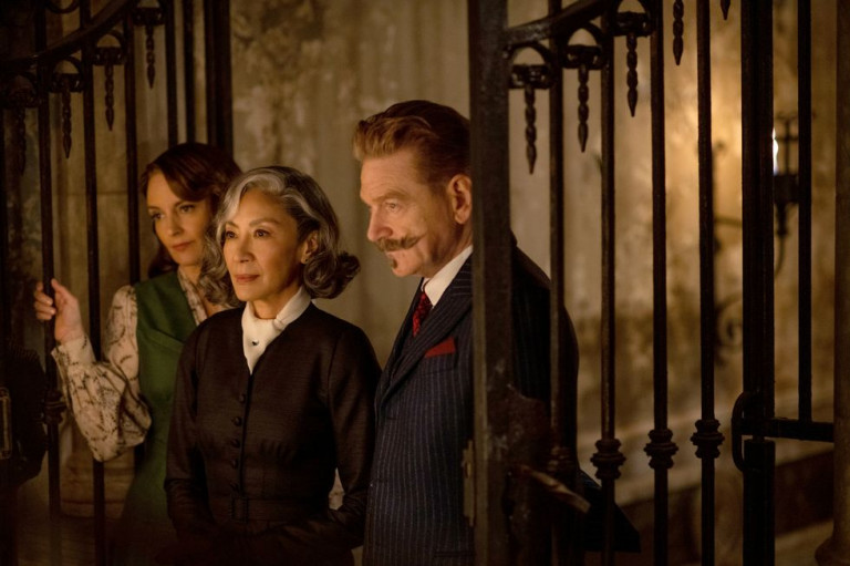 Élő vagy holt, ő elkapja a gyilkost – Kenneth Branagh legújabb Poirot-filmje az eddigieknél is jobb