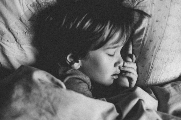 18 ötlet, hogyan ébresszük fel a hétalvó gyereket