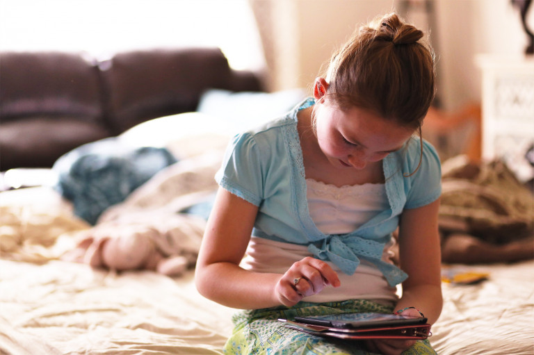 Gyerekeink online biztonsága a mi kezünkben van – IT-hős vagy kiberbalek leszel?