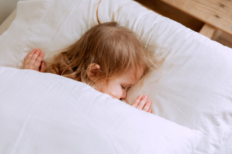 Úriember akkor alszik, amikor álmos – de korlátozza-e a szülő, hogy mikor aludjon az utód?