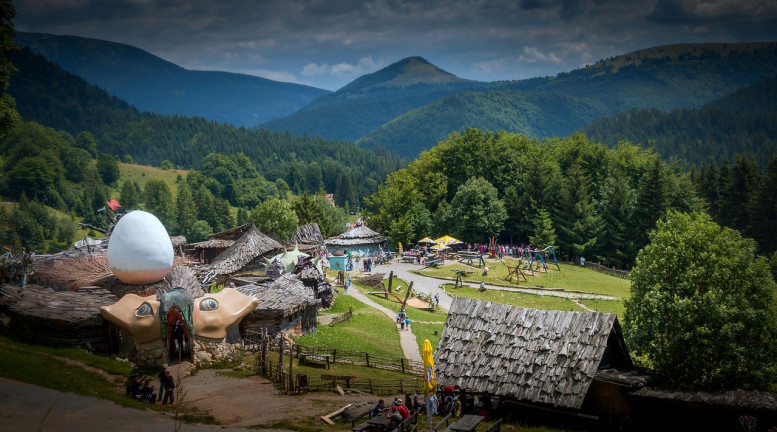 Fenséges fenyvesek, felvidéki panoráma, mesefalu és medvecsengő – az Alacsony-Tátra varázsa