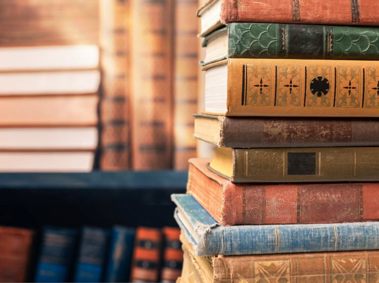 „Aki ismeri önmagát, útvesztőiből is égre lát” 