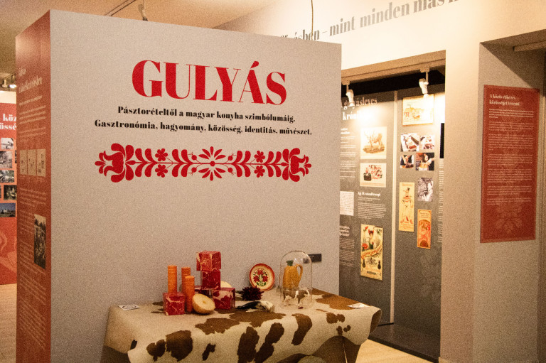 Egy pásztorétel, ami világhírűvé tette a magyar konyhát – a Gulyás kiállítást mindenkinek látnia kéne...
