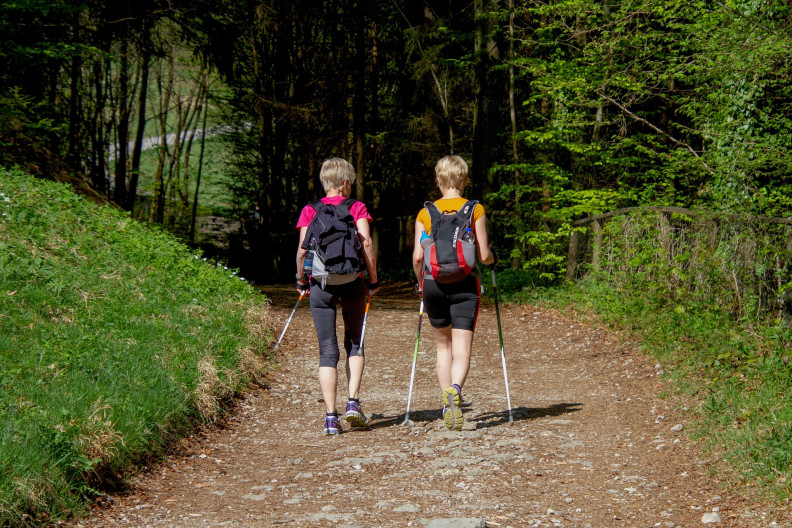 Járj úgy, mint a skandinávok! – Minden, amit tudnod kell a nordic walkingról