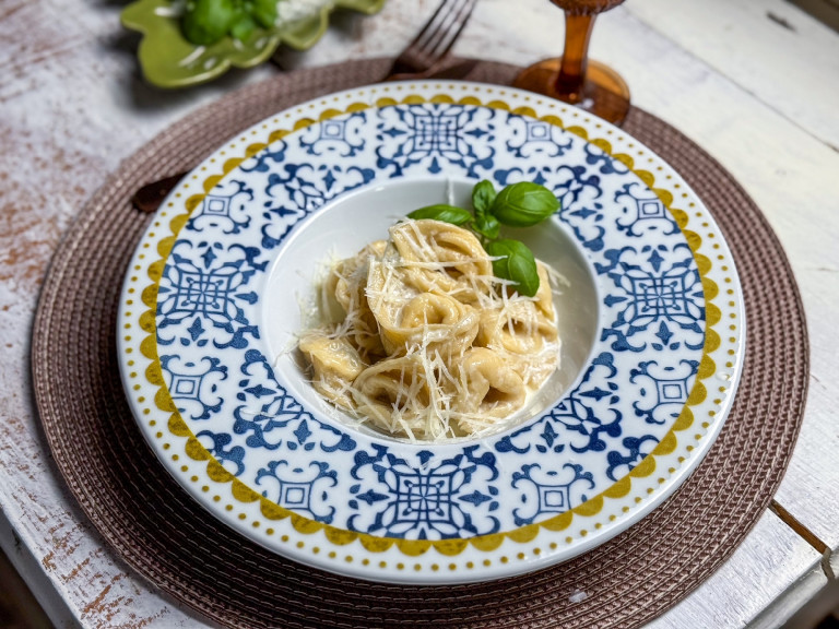 Tortellini pecorinóval és sonkával