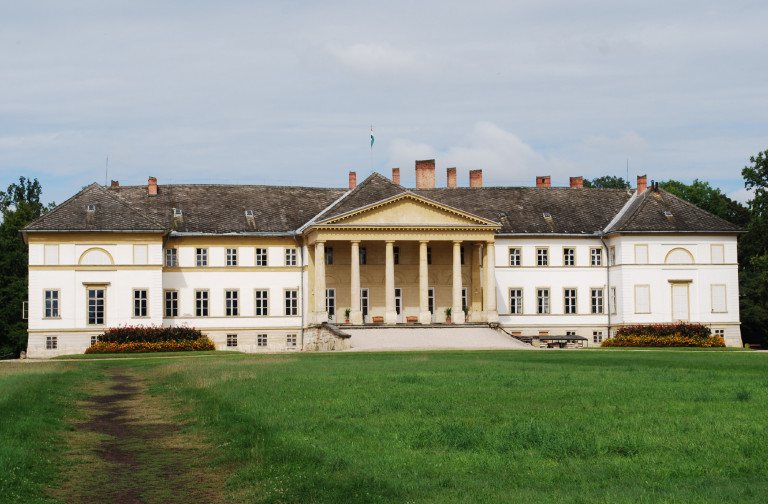 A természettudományok és a botanika szerelmesei ma is Dégre csábítanak