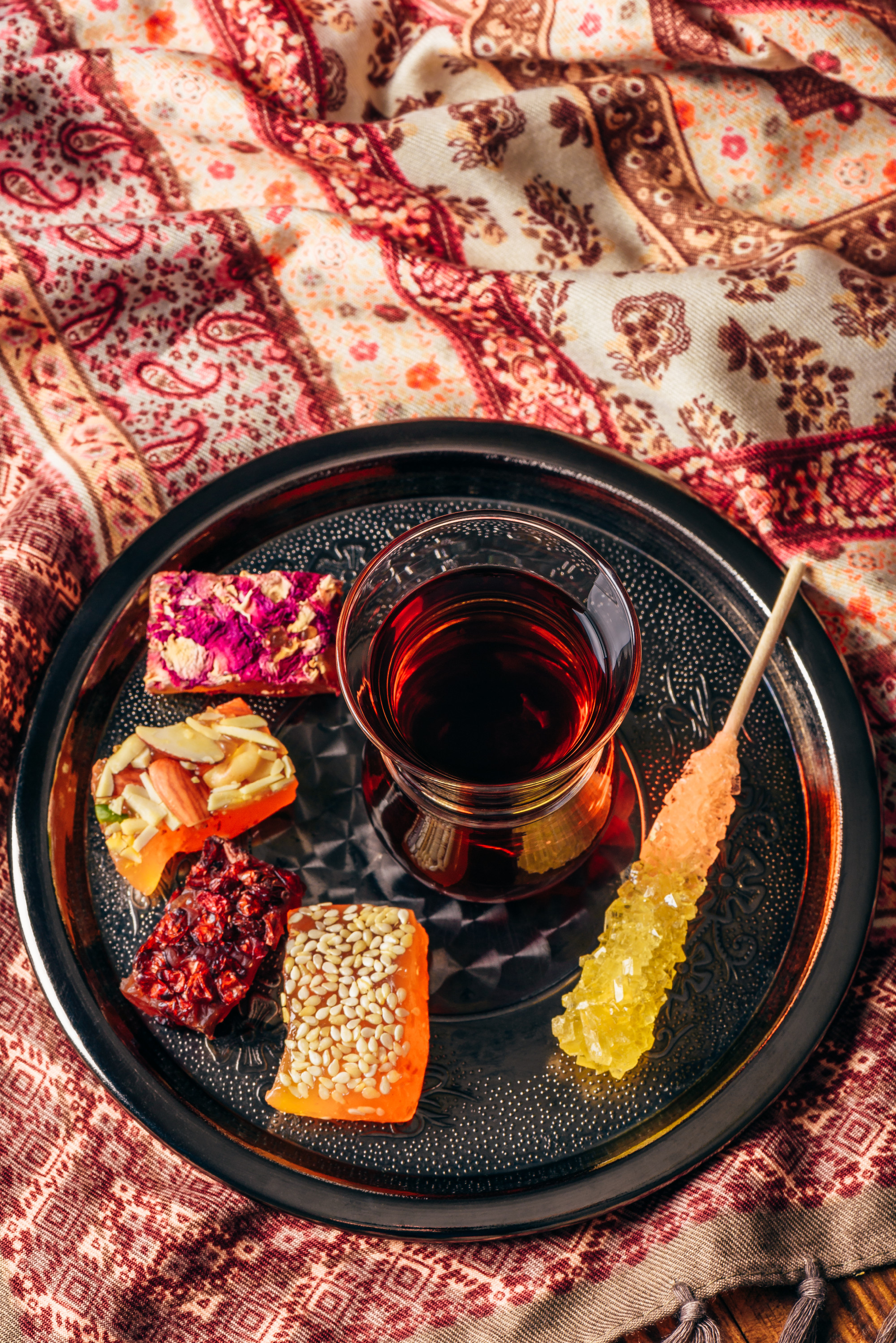 Tea in armudu with oriental delight
