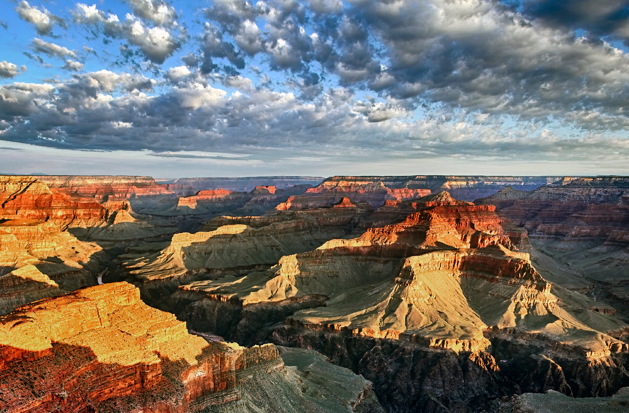 View of Grand Canyon with clouds in the morning
