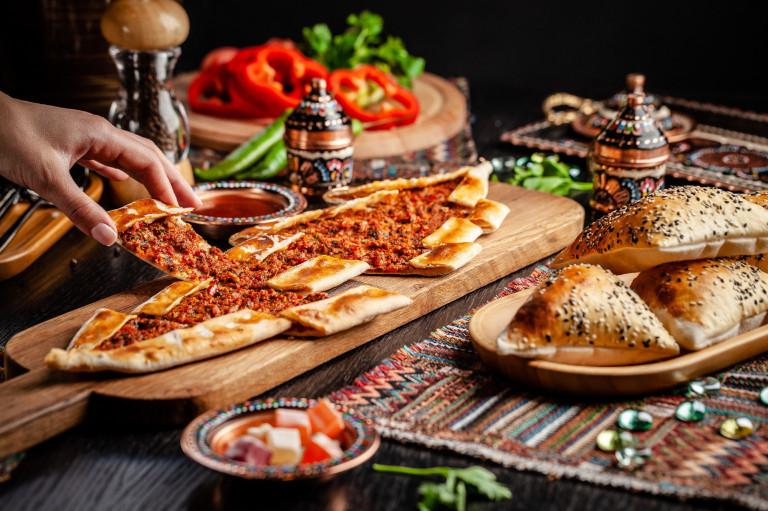 A kedves, de bonyolult szeánszok varázsa: útmutató törökországi vendégeskedéshez