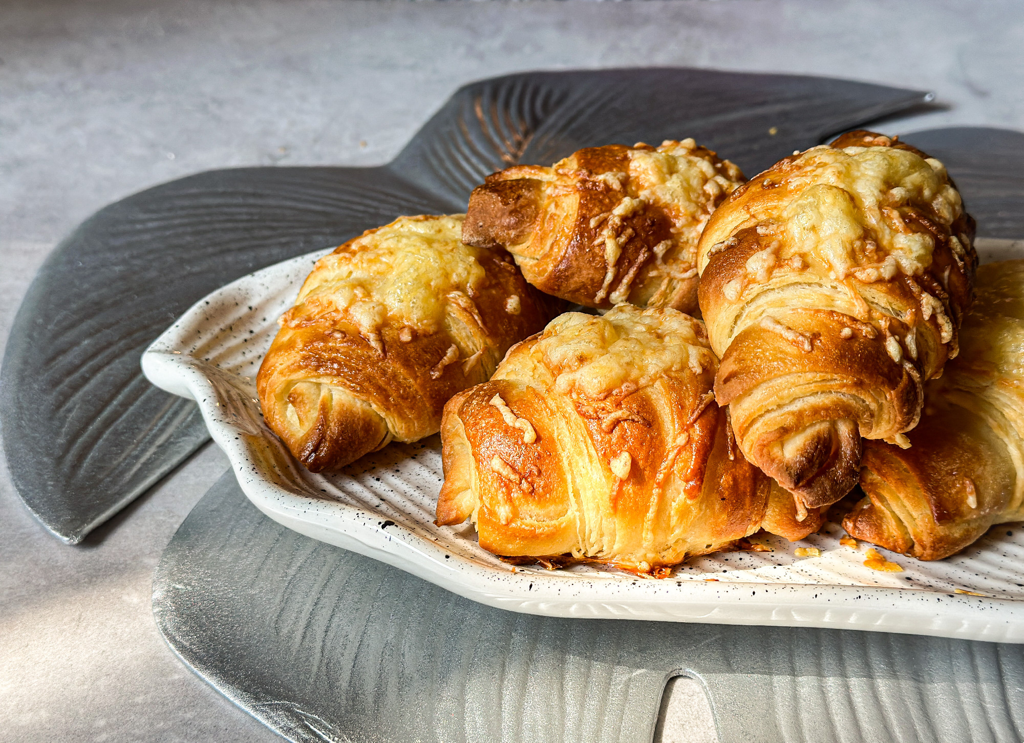 „Csalós” sajtos croissant